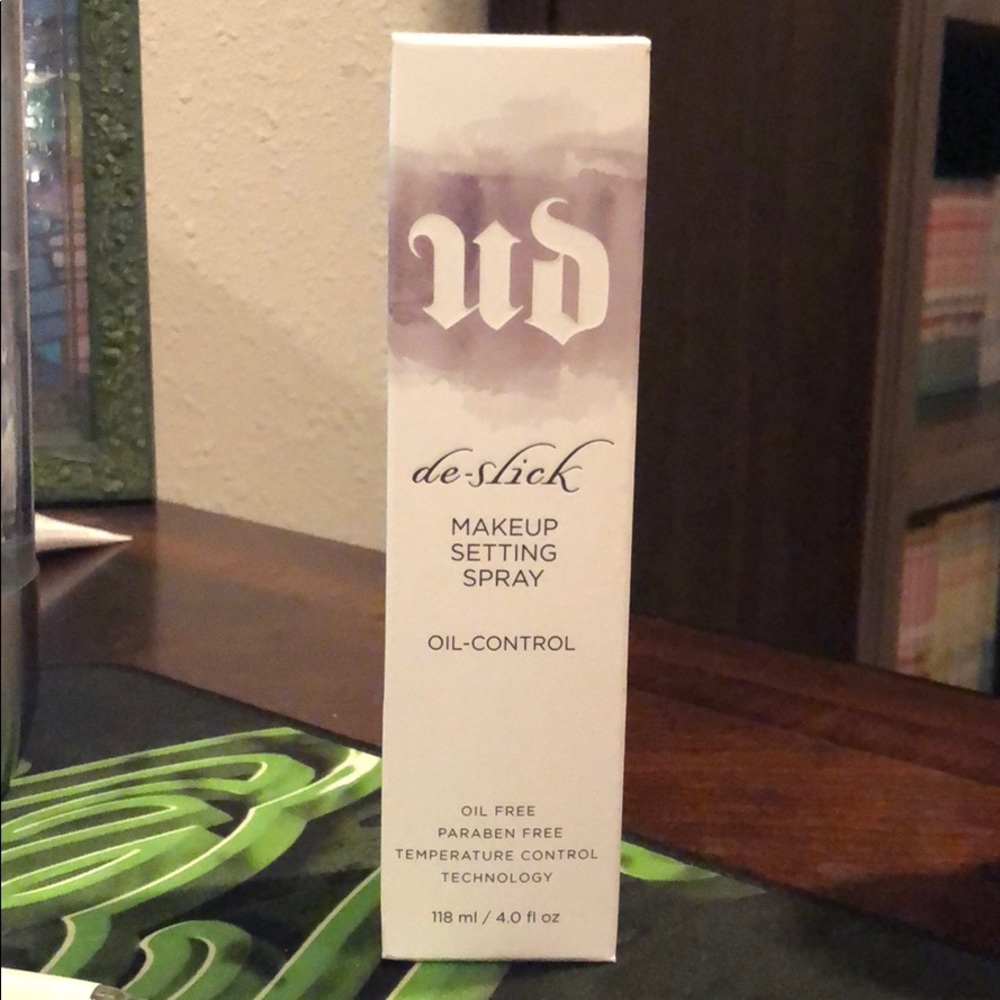 Makeup setting spray